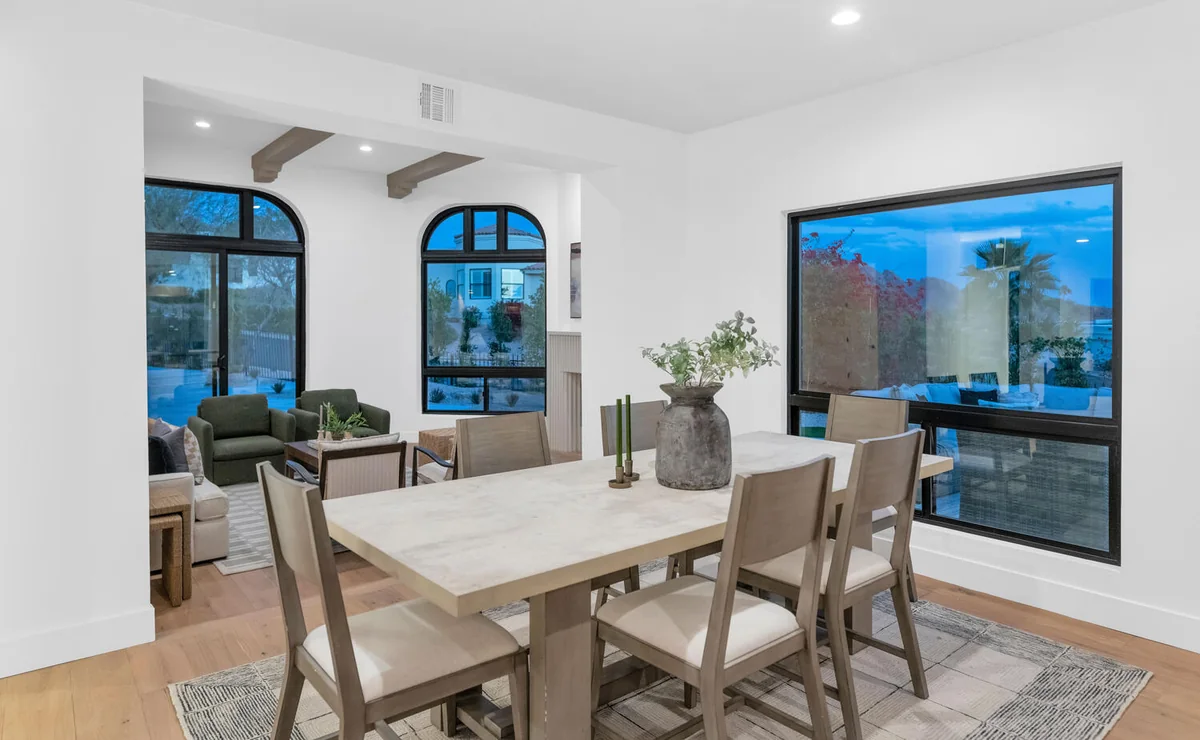 Dining room with arched windows at Lincoln 1