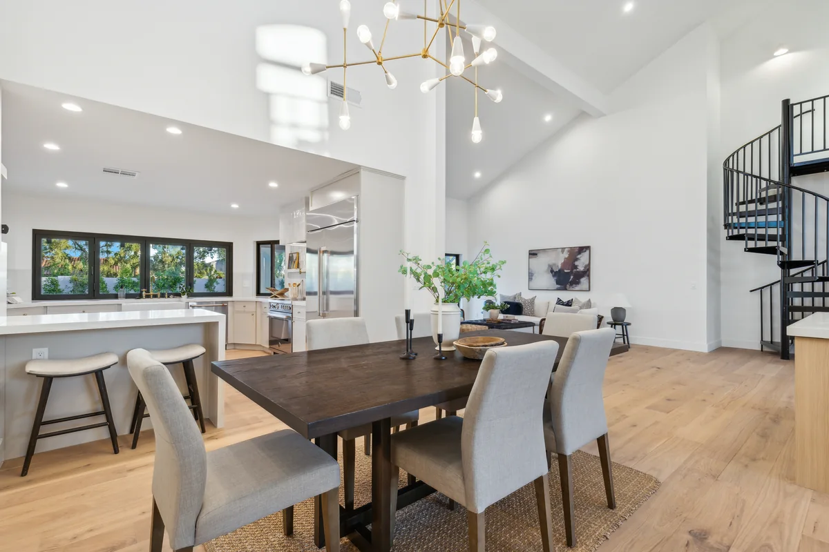 Kitchen and dining room at Thoroughbred